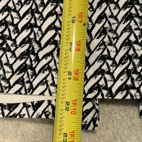 BANANA REPUBLIC Black and White Geometric Woven Pencil Skirt, Size S - Picture 3 of 9